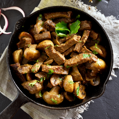 Заказать Жаркое из свинины с луком и грибами, картофель отварной с маслом, Кафе Трактир