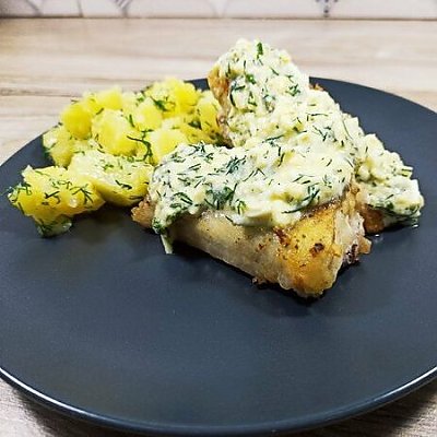 Заказать Филе хека в сырном кляре, пюре картофельное, салат из св. капусты с перцем и маслом, Кафе Трактир