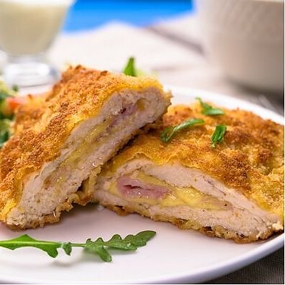 Заказать Филе куриное Кордон блю с беконом и помидором, спагетти с маслом, Кафе Трактир
