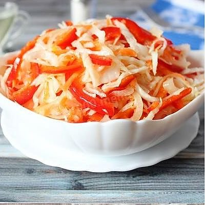 Заказать Салат из молодой капусты с перцем и свежим огурцом и маслом, Кафе Трактир