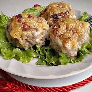 Фрикадельки из свинины, под сливками, спагетти отварные с маслом, Кафе Трактир