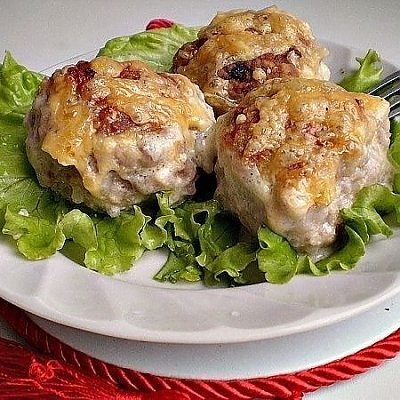 Заказать Фрикадельки из свинины, под сливочным соусом, картофель отварной с маслом, Кафе Трактир