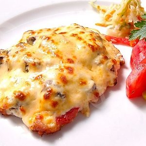 Мясо по-французски из курицы с грибами, картофель отварной с маслом, Кафе Трактир