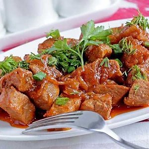 Рагу из свинины с луковым соусом, гречка отварная с маслом, Кафе Трактир