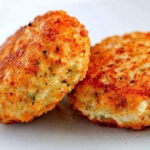 Котлеты рубленые из лосося под соусом, картофель отварной с маслом, Кафе Трактир