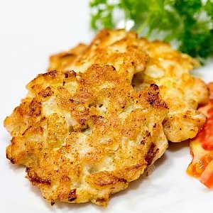 Отбивная Ряба из куриной грудки, пюре картофельное, салат из свежей капусты с перцем и маслом., Кафе Трактир