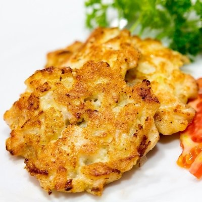 Заказать Отбивная Ряба из куриной грудки, пюре картофельное, салат из свежей капусты с перцем и маслом., Кафе Трактир