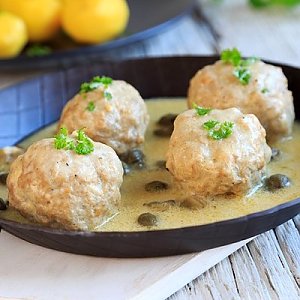 Фрикадельки куриные в сливочном соусе, спагетти отварные с маслом, Кафе Трактир