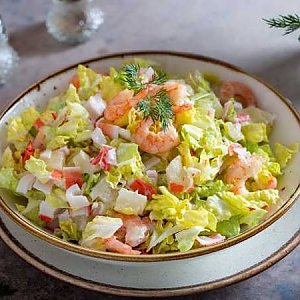 Крабовый салат с пекинской капустой и креветками, Кафе Трактир
