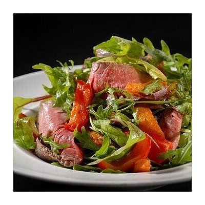 Заказать Листовой салат с ростбифом и томатами, под соусом, Кафе Трактир