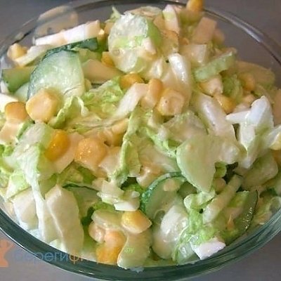 Заказать Витаминный салат из Айсберга с свежим огурцом, кукурузой конс, соусом Цезарь, Кафе Трактир