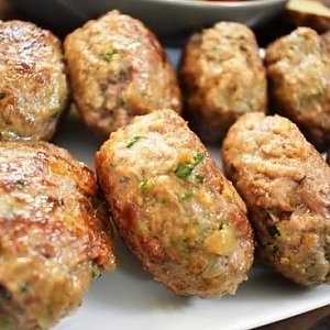 Сочные котлеты по-немецки, спагетти отварные с маслом, Кафе Трактир