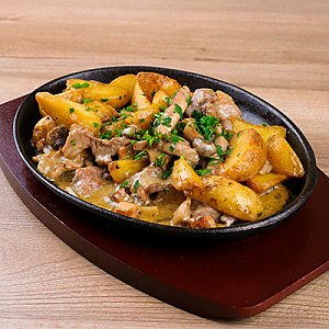 Сковорода со свининой, картофелем и охотничьим соусом, БУФЕТ - Брест