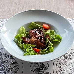 Рыба в соево-медовом соусе с листьями салата, PaPi