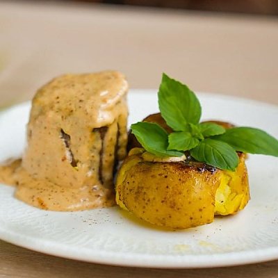 Заказать Миньон со сливочно-трюфельным соусом и мятым картофелем, PaPi
