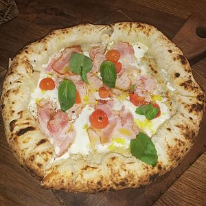 Пицца Визувиана с сырным бортом, Траттория Napoli
