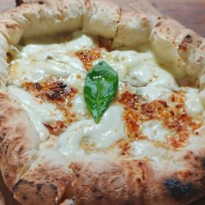 Пицца Формаджи с сырным бортом, Траттория Napoli