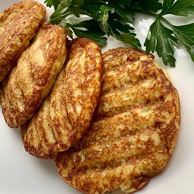Заказать Драники с сыром и шпинатом со сметаной, Кафе Виола (Шашлык-Башлык)