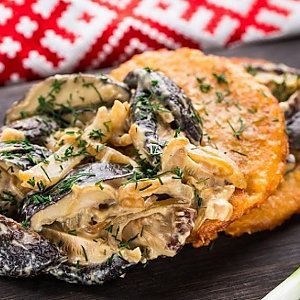 Драники с грибной мачанкой (2шт), Суши Хата