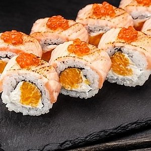 Ролл с опаленным лососем и апельсином, SUSHI SUN