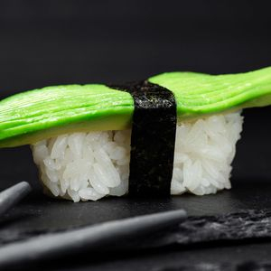 Нигири с авокадо, SUSHI SUN