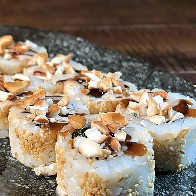 Заказать Ролл Лосось с салатом чука и кешью, Табу