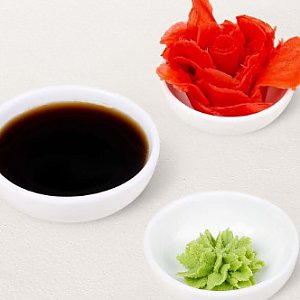 Комбо с соусом, имбирем и васаби, Суши WOK - Поставы