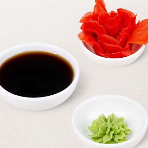 Комбо с соусом, имбирем и васаби, Суши WOK - Глубокое