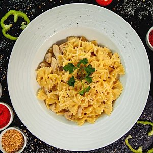 Фарфелле в нежном сливочном соусе с лососем и сыром Пармезан, Бар Нефть - Речица