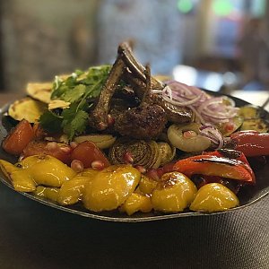 Садж из говядины с овощами и картофелем, Et Evi