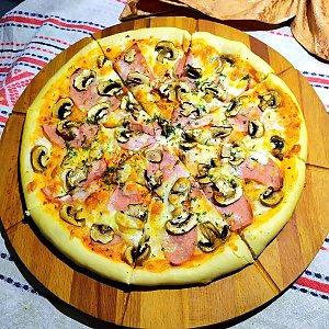Пицца Ветчина, сыр и грибы (380г), Карчма на Шклоускiм базары