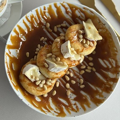 Заказать Сырники с сыром камамбер и солёной карамелью, Меланж