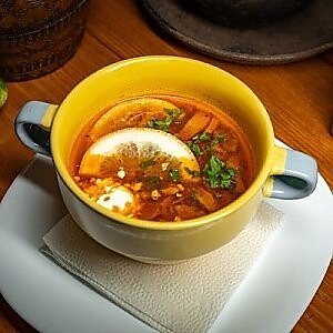 Солянка по-домашнему со сметаной, Кафе Хуторок