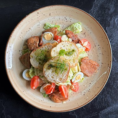 Заказать Салат Цезарь с курицей, Паб СМАГА