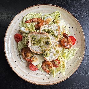 Салат Цезарь с креветками, Паб СМАГА