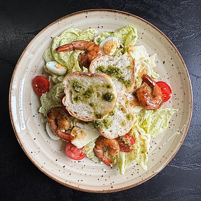 Заказать Салат Цезарь с креветками, Паб СМАГА