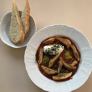 Шакшука с баклажаном и крем-сыром из феты, Бона Сфорца