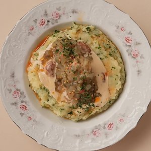 Митболы из цыпленка с грибным соусом и зеленым пюре, Бона Сфорца