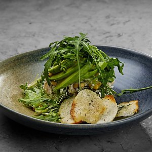 Салат из курицы, авокадо с кедровыми орешками и заправкой из сыра креметте, Terra - Гродно