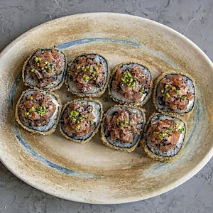 Жареный ролл с тунцом и соусом спайси, Terra - Гродно