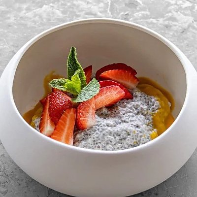 Заказать Чиа-пудинг кокосовый с клубникой, пюре из манго и бананом, Terra - Гродно