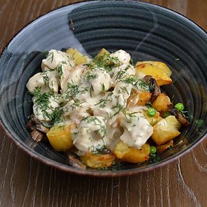 Потравка из куриного филе с тушеным картофелем с грибами и горошком, Литвины - Гродно
