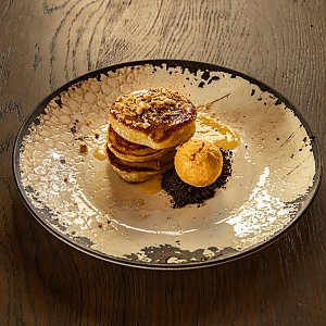 Пышные оладьи в апельсиновой глазури с облепиховым мороженым, колотыми орехами и шоколадным бисквитом, Литвины - Гродно