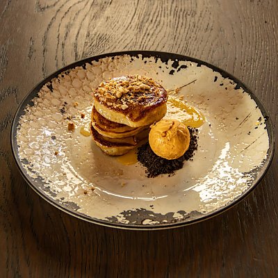 Заказать Пышные оладьи в апельсиновой глазури с облепиховым мороженым, колотыми орехами и шоколадным бисквитом, Литвины - Гродно