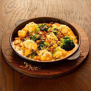 Печеные овощи с нутом, каперсами и хрустящим луком в кокосовом бешамеле, Литвины - Гродно