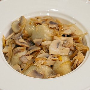 Клецки с грибами в сливочно-соевом соусе, Чемодан