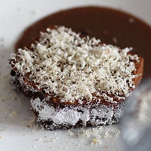 Финиковый пирог с кокосовой карамелью и орехами, Таймс Кафе