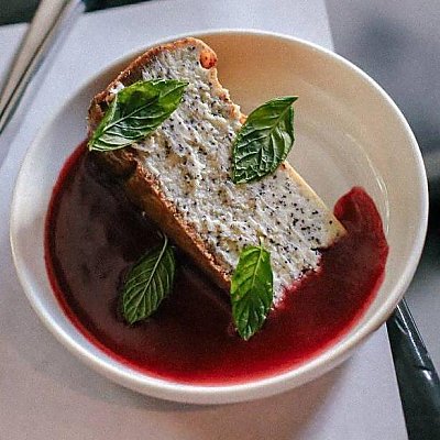 Заказать Маковый чизкейк с малиновым соусом, Таймс Кафе
