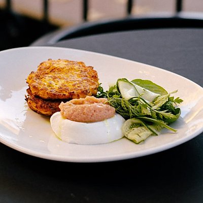 Заказать Оладьи из тыквы с копченой сметаной и икрой трески, Таймс Кафе