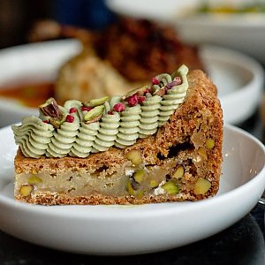 Блонди с фисташкой, Таймс Кафе